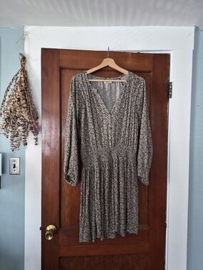 Faherty Black & Cream Long Sleeve V-Neck Printed Dress
